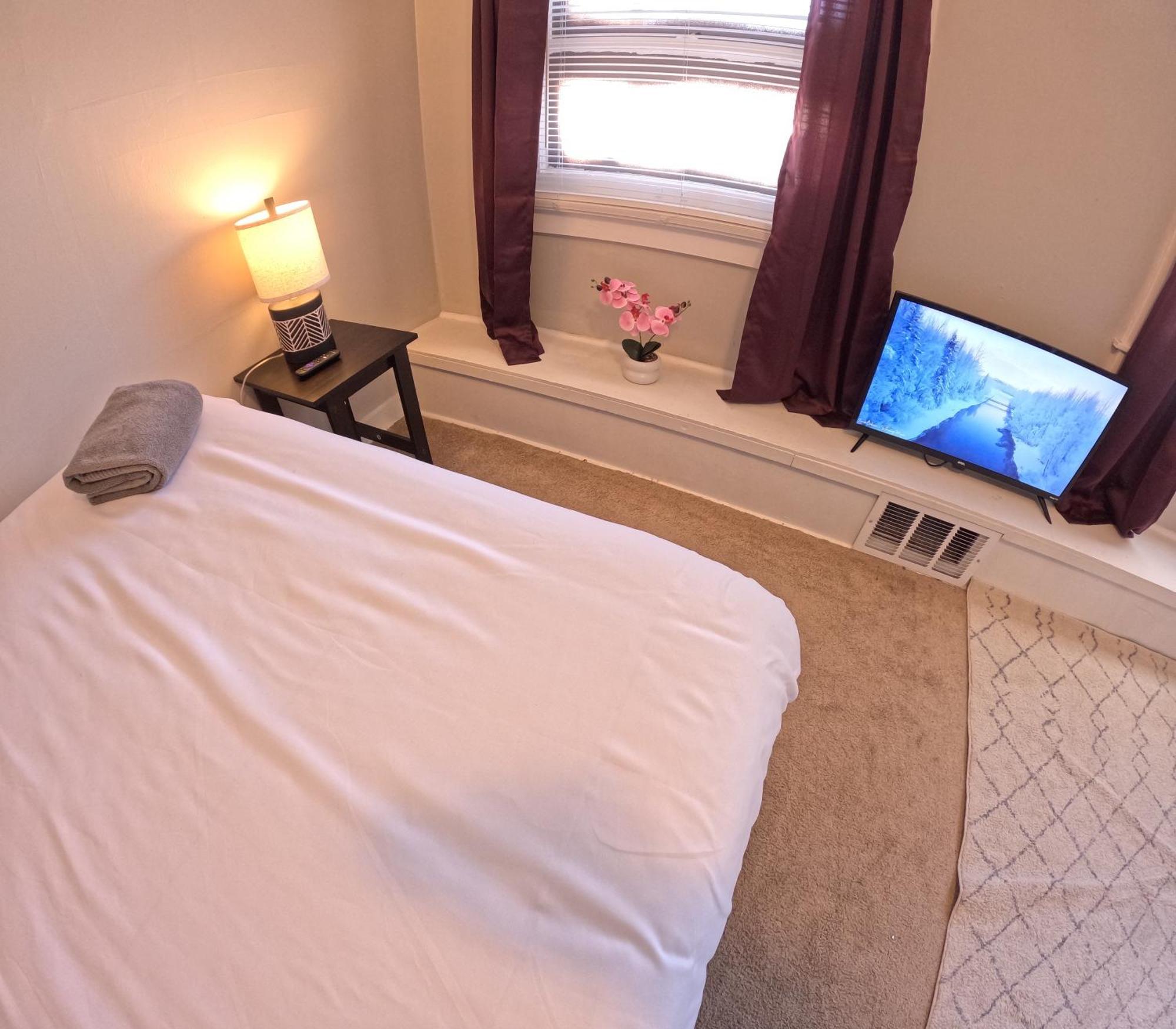 Homestay Private In An Elegant Home- Convenient To Downtown *