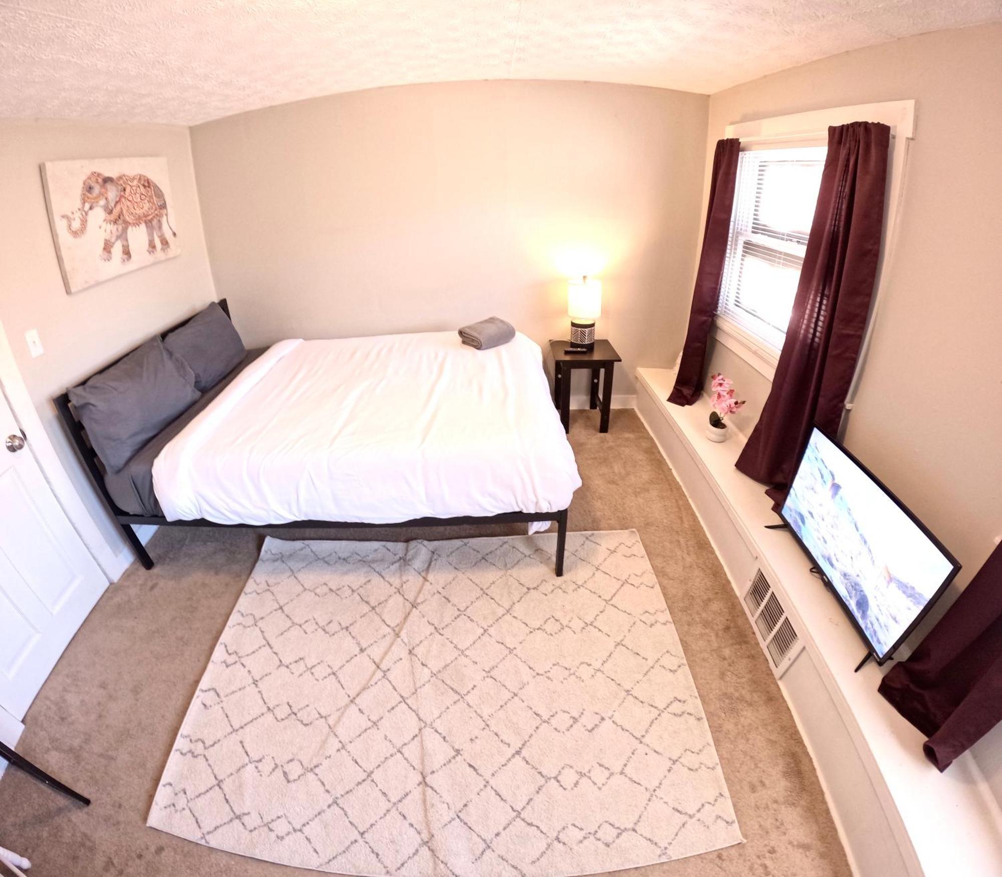 Homestay Private In An Elegant Home- Convenient To Downtown