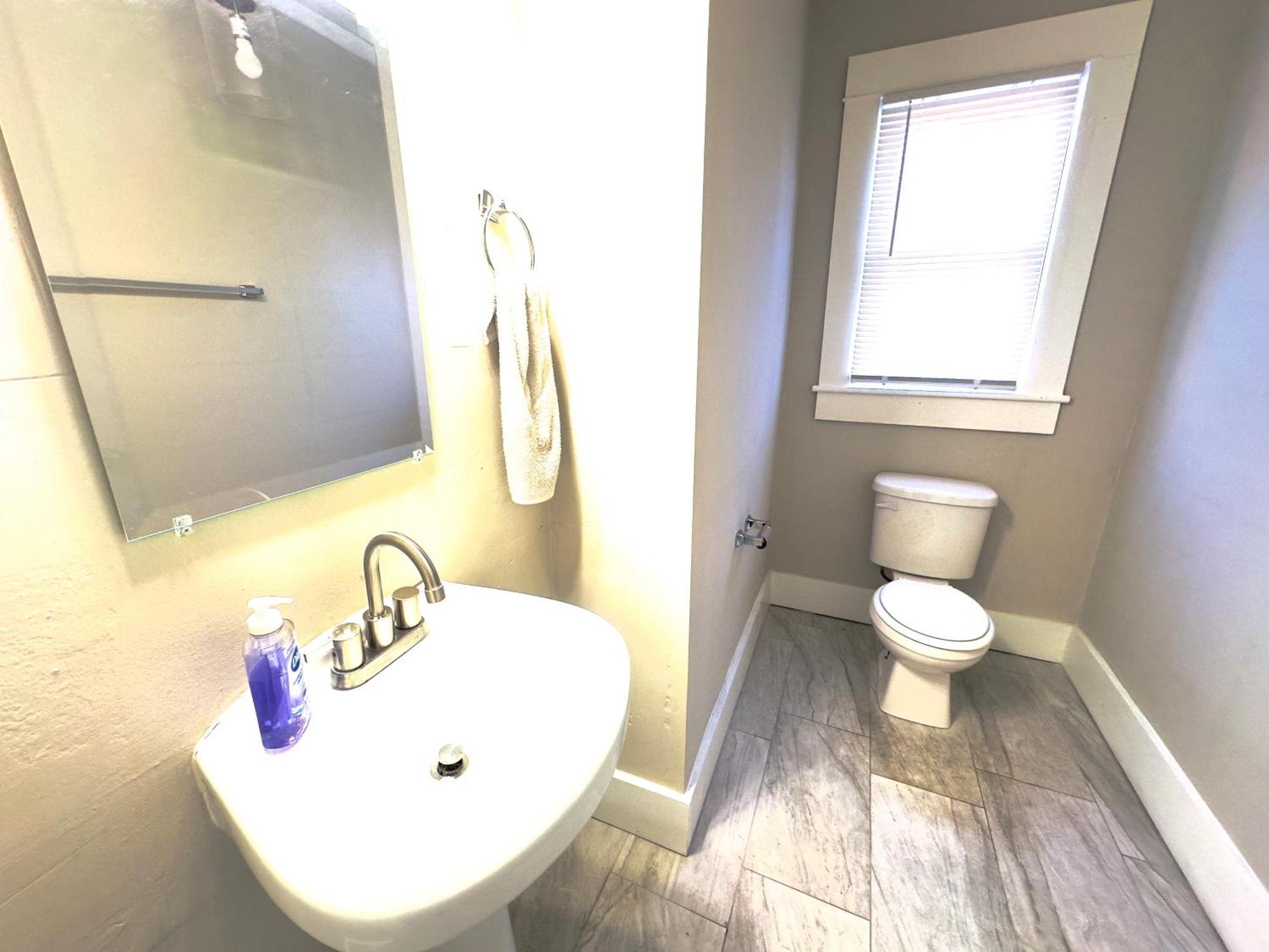 Private In An Elegant Home- Convenient To Downtown Indianapolis