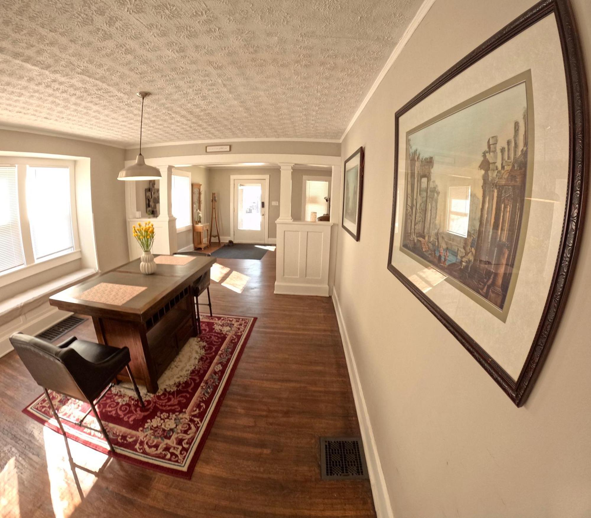 Private In An Elegant Home- Convenient To Downtown Homestay Indianapolis