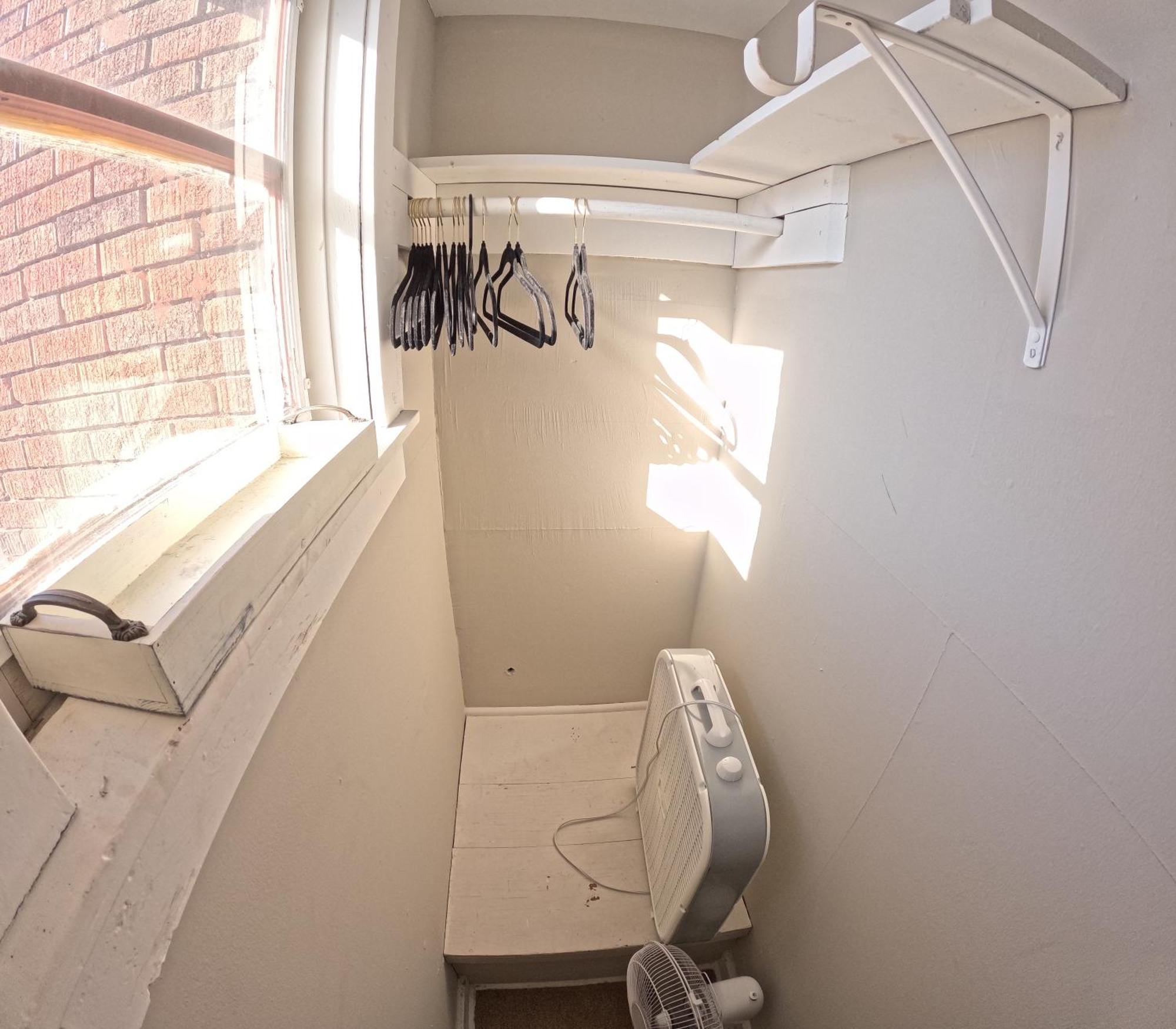 Private In An Elegant Home- Convenient To Downtown