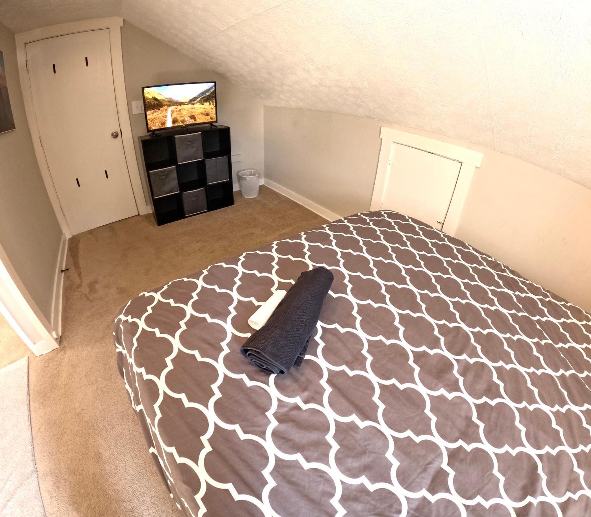 Private In An Elegant Home- Convenient To Downtown Homestay