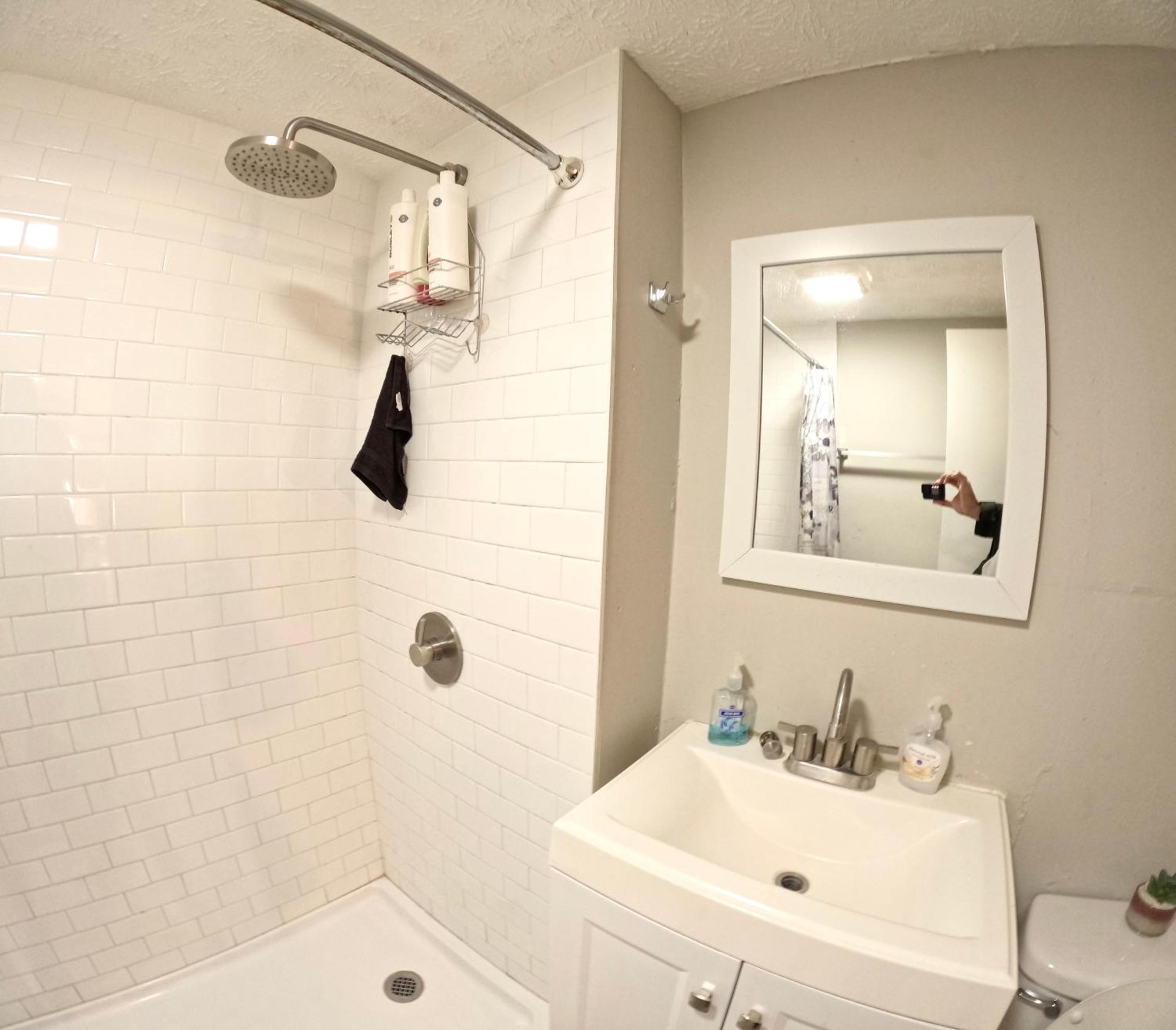 Private In An Elegant Home- Convenient To Downtown *