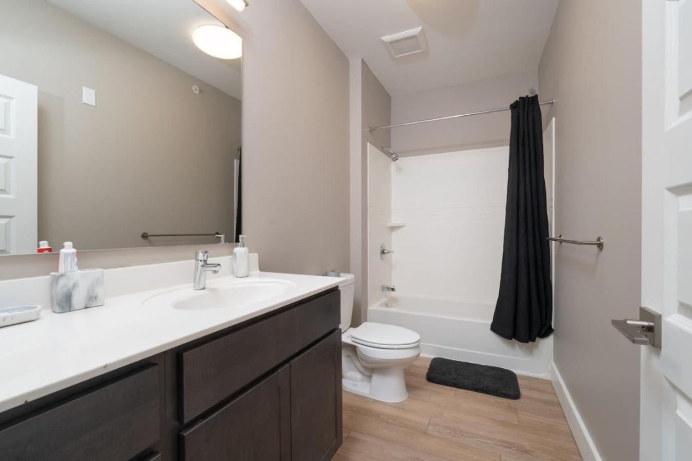 Heart Of Downtown Indy 2br Gem Apartment Indianapolis
