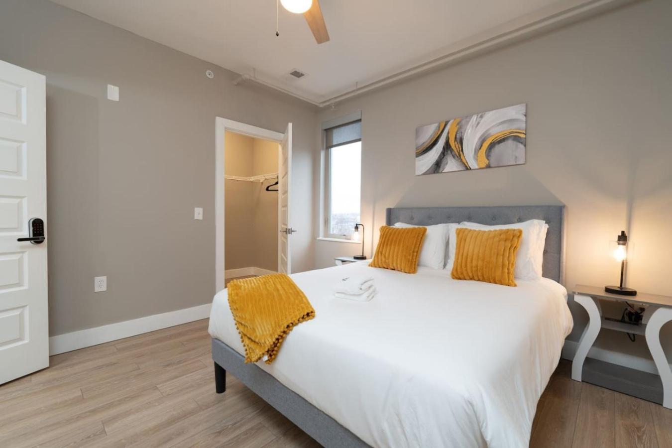 Heart Of Downtown Indy 2br Gem Apartment