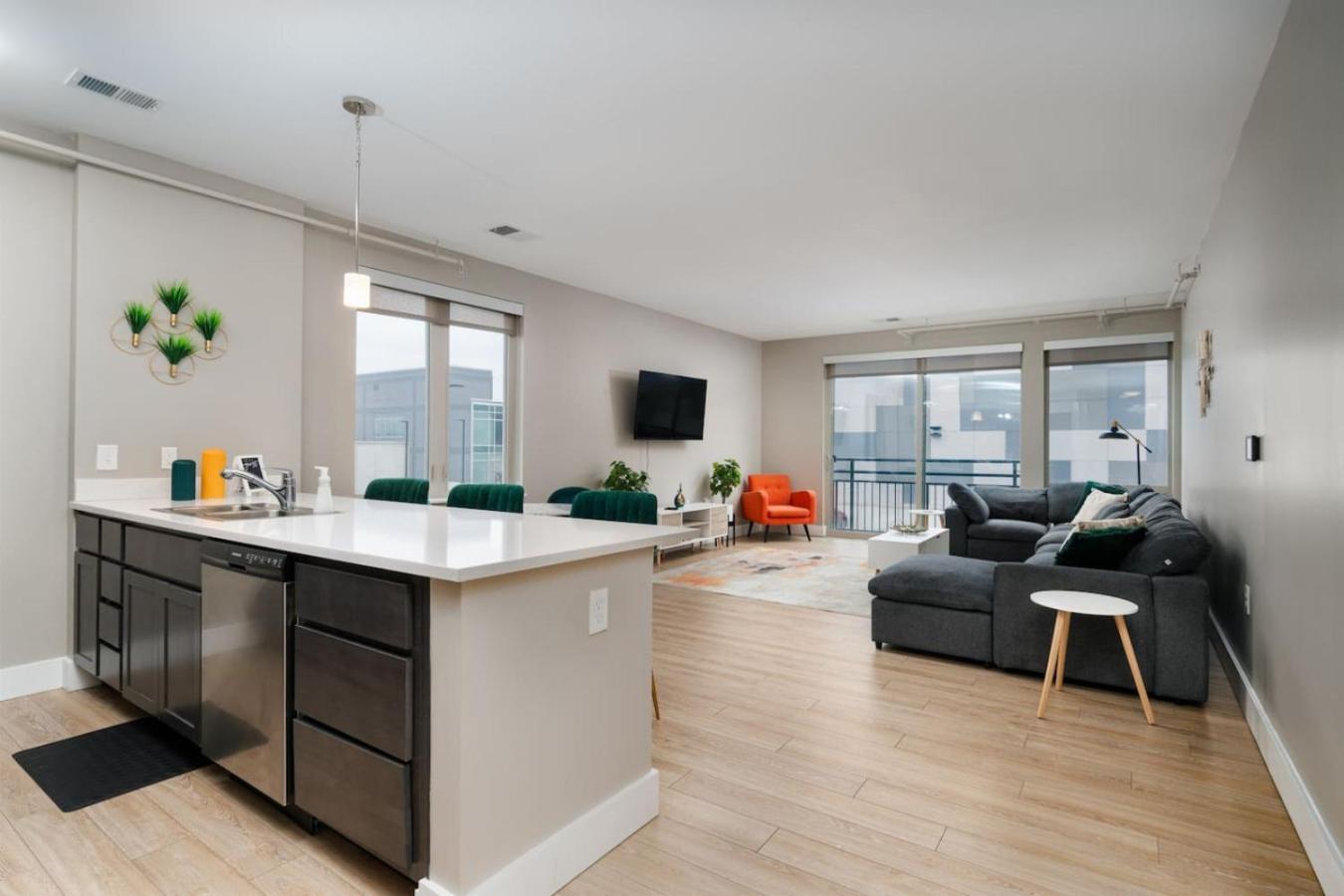 Heart Of Downtown Indy 2br Gem