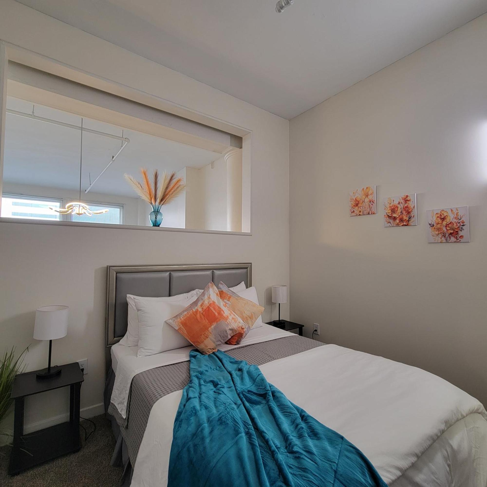 Apartment Downtown Queen Suite - Free Parking- Conv Center Skywalk#3 *