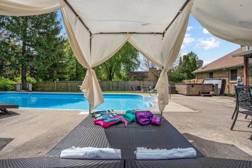 Zestlife-luxuryescape-themedrooms-pool-gameroom Indianapolis