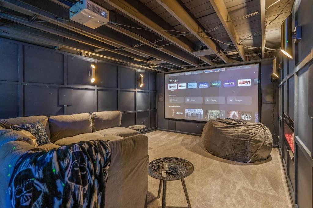 Zestlife-luxuryescape-themedrooms-pool-gameroom Villa Indianapolis