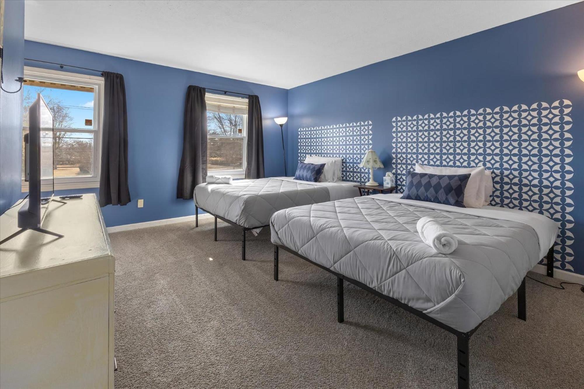 Tranquil Escape On 1 Acre Near Eagle Creek Indianapolis