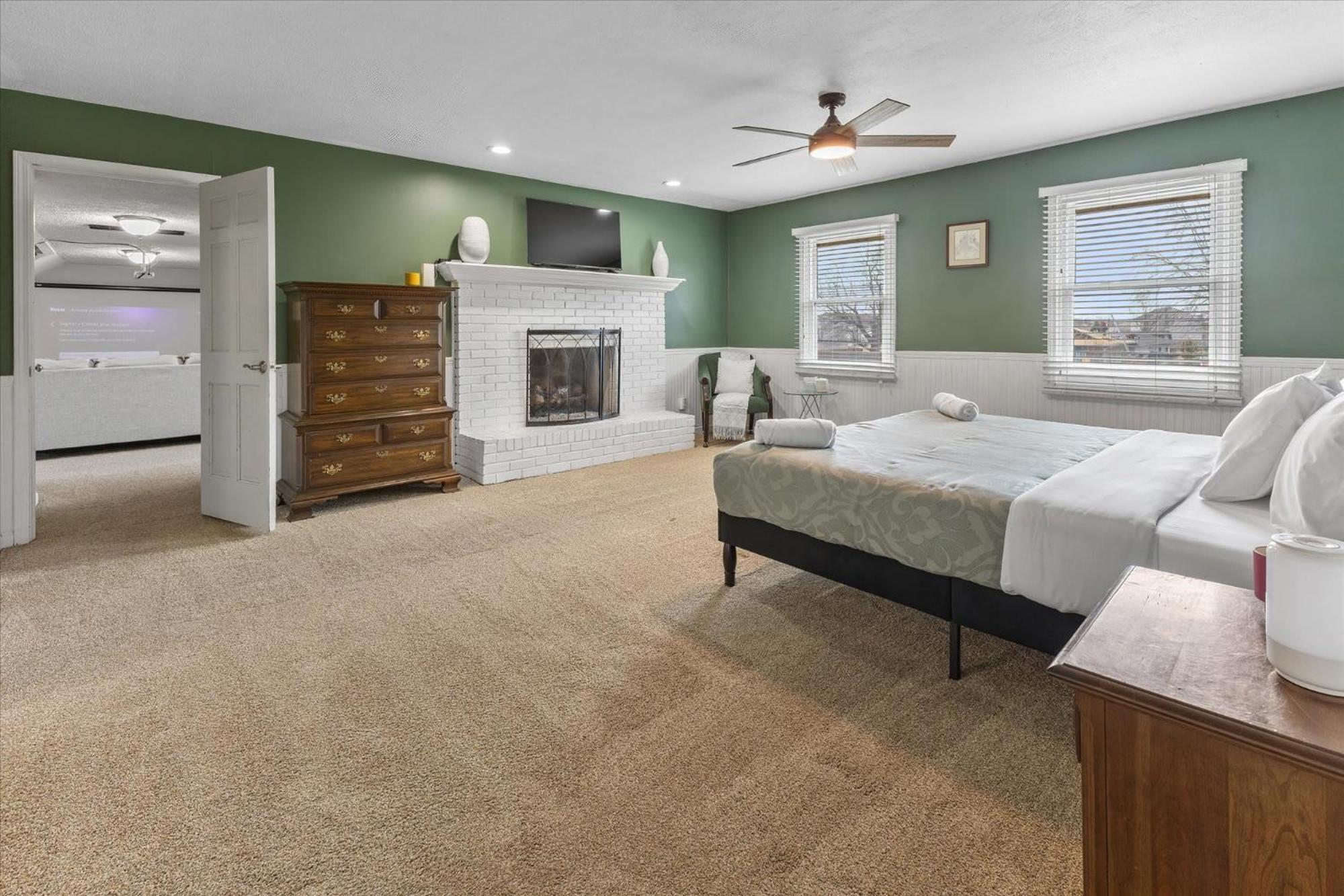 Tranquil Escape On 1 Acre Near Eagle Creek *