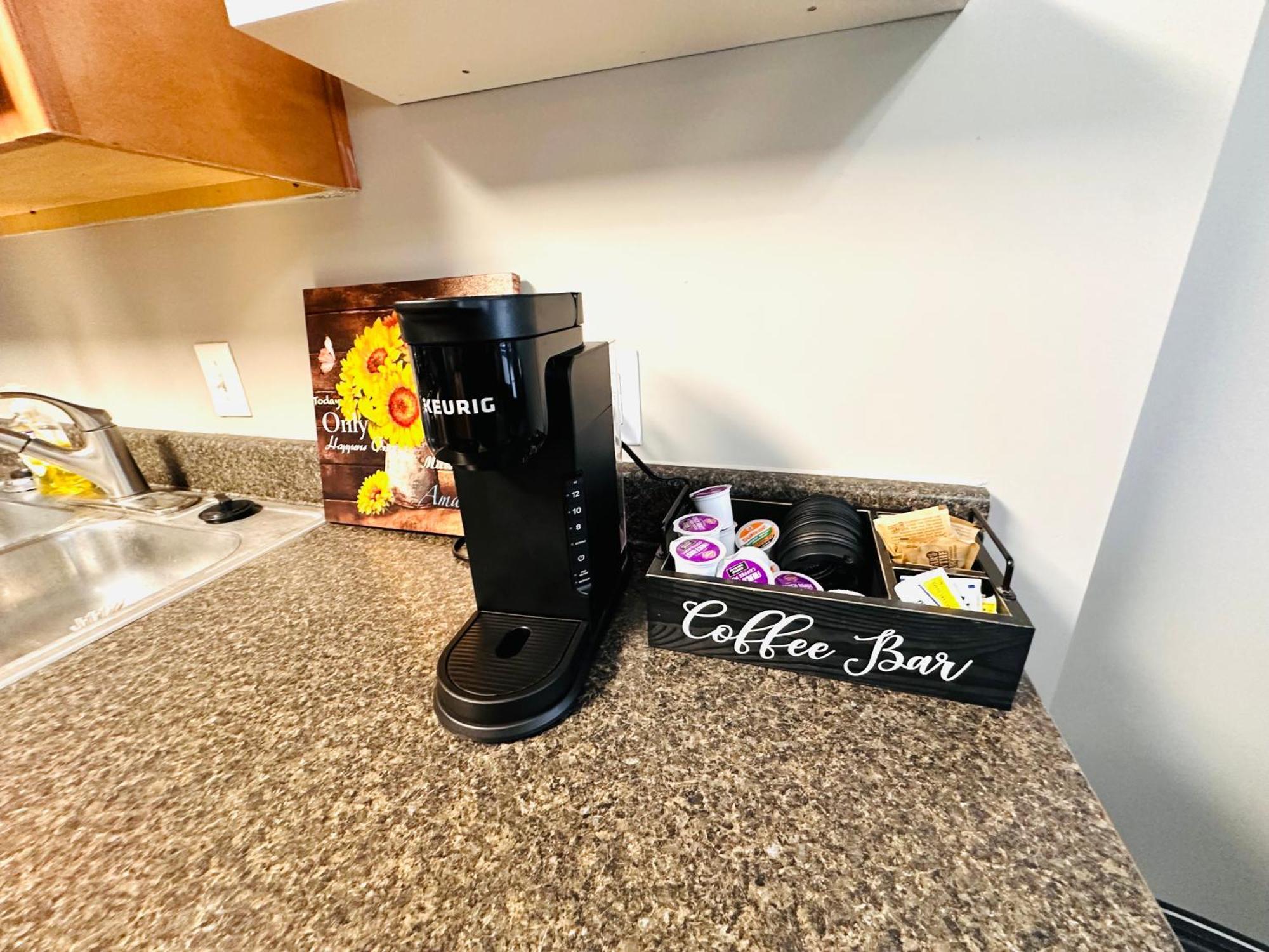Apartment 2 Bedroom On Third Floor With Elevator Access 7 Mins To Iu Health Methodist- 3 Mins To Riley Children Hospital And Va Hospital-4 Mins To Eskenazi- Free Onsite Parking *