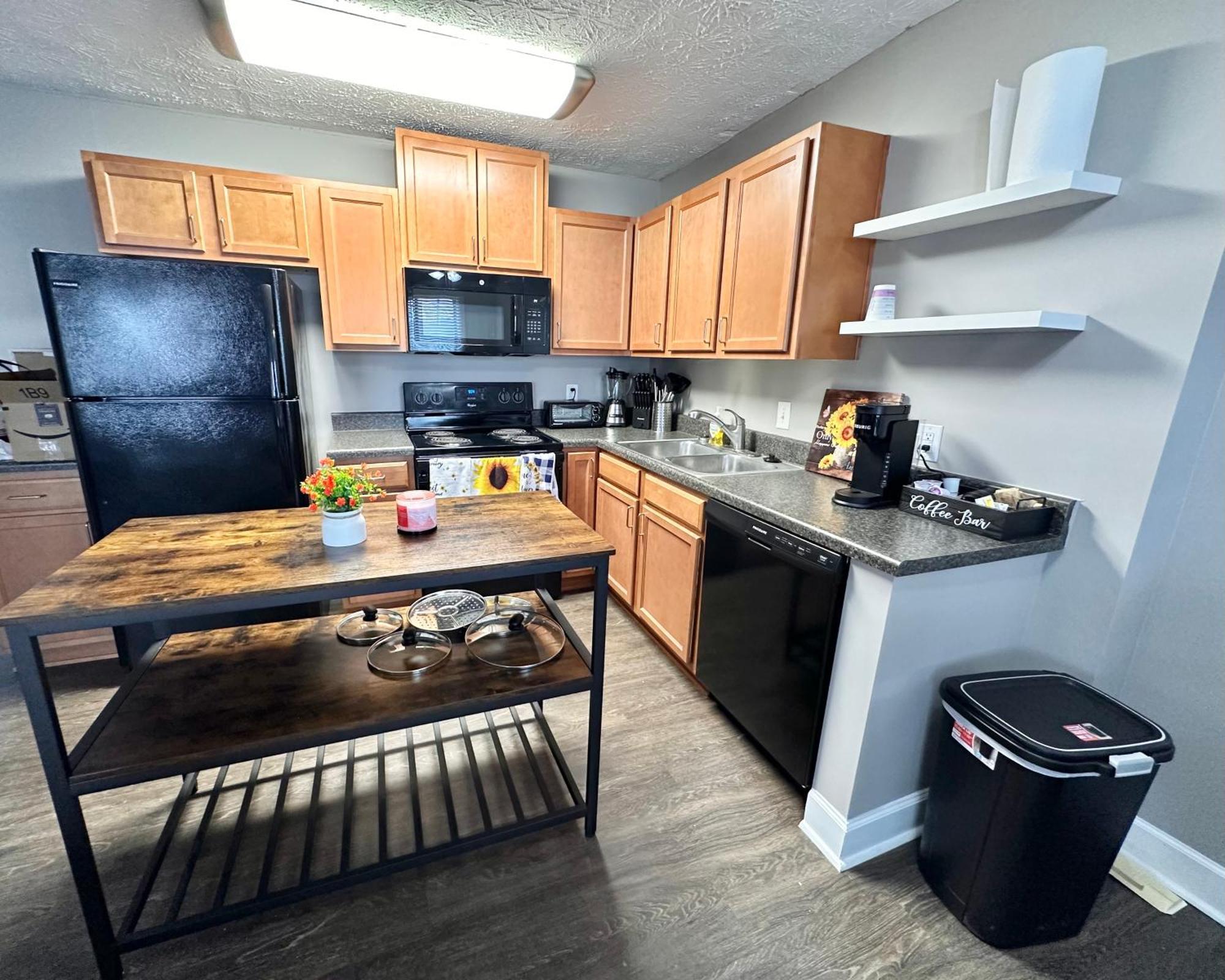 2 Bedroom On Third Floor With Elevator Access 7 Mins To Iu Health Methodist- 3 Mins To Riley Children Hospital And Va Hospital-4 Mins To Eskenazi- Free Onsite Parking Indianapolis