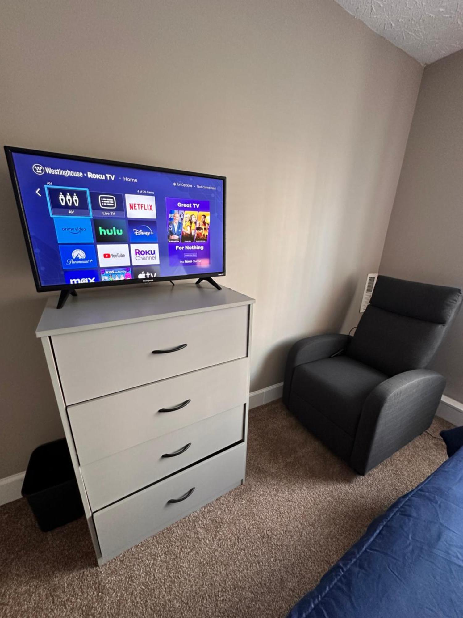 Apartment 2 Bedroom On Third Floor With Elevator Access 7 Mins To Iu Health Methodist- 3 Mins To Riley Children Hospital And Va Hospital-4 Mins To Eskenazi- Free Onsite Parking Indianapolis