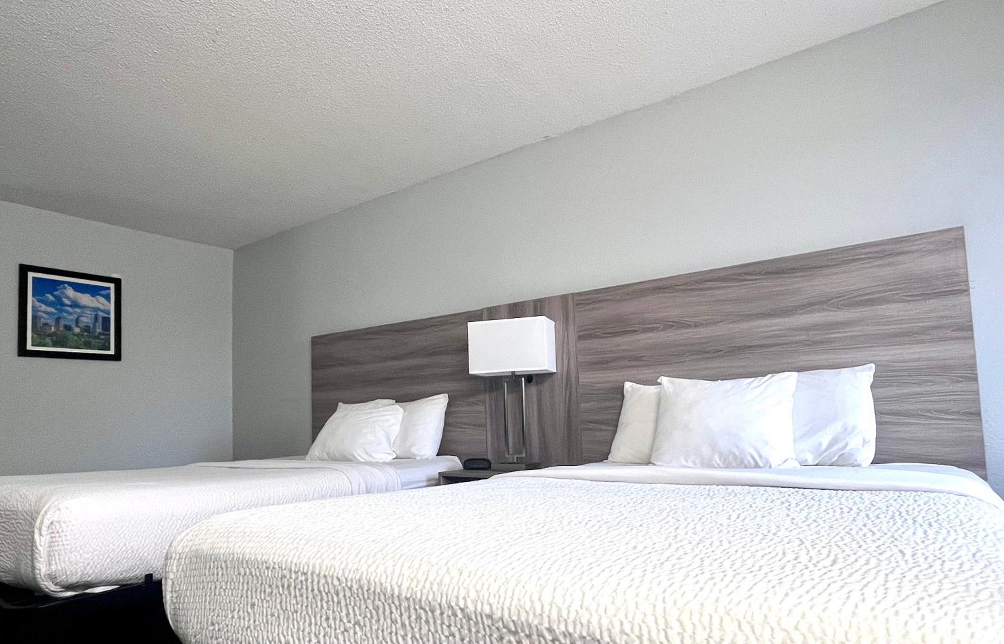 Baymont By Wyndham South Hotel