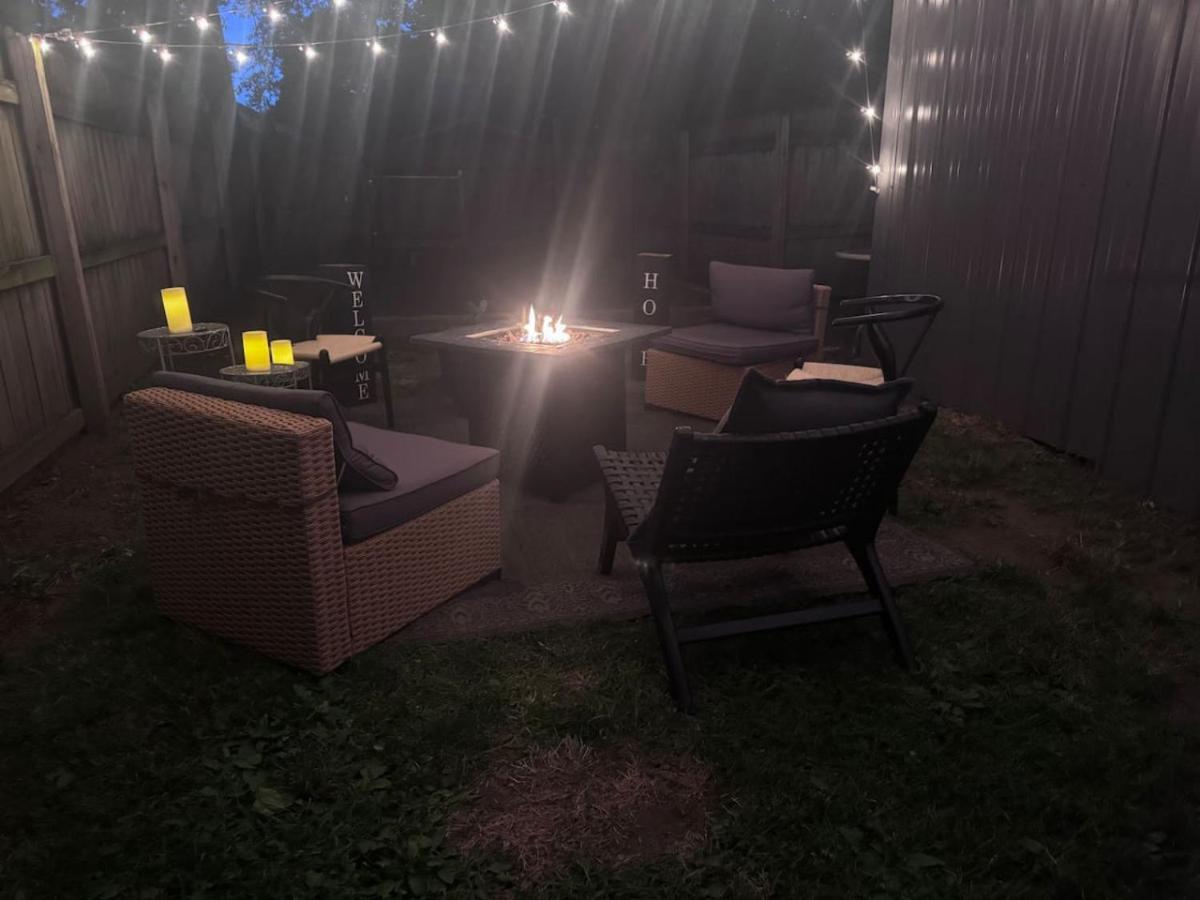 Large 2 Story With Fenced Back Yard Holiday home