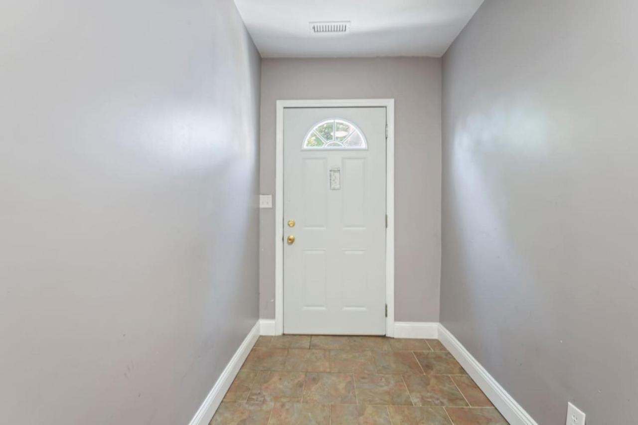 Holiday home Large 2 Story With Fenced Back Yard *