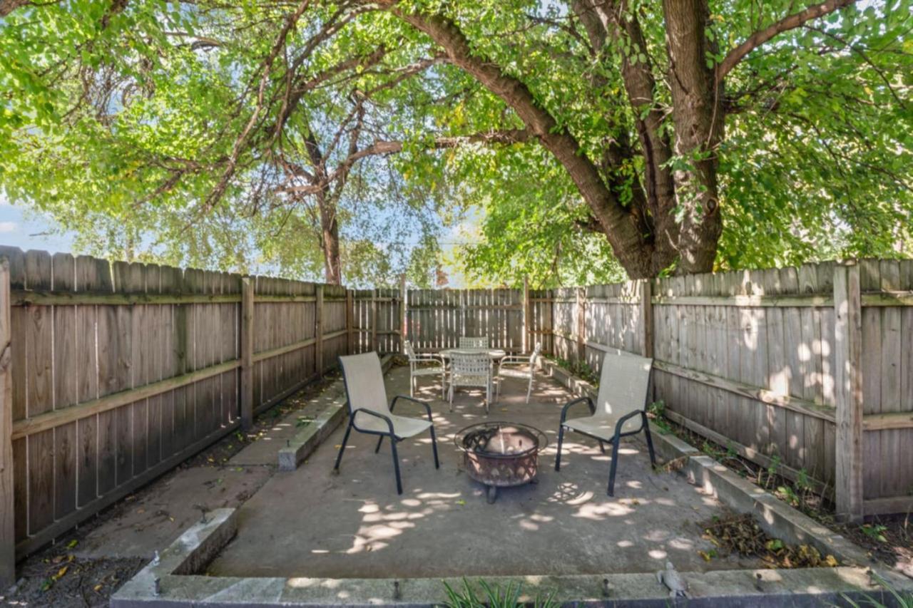 Large 2 Story With Fenced Back Yard Holiday home