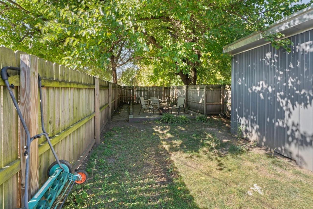 Large 2 Story With Fenced Back Yard Indianapolis