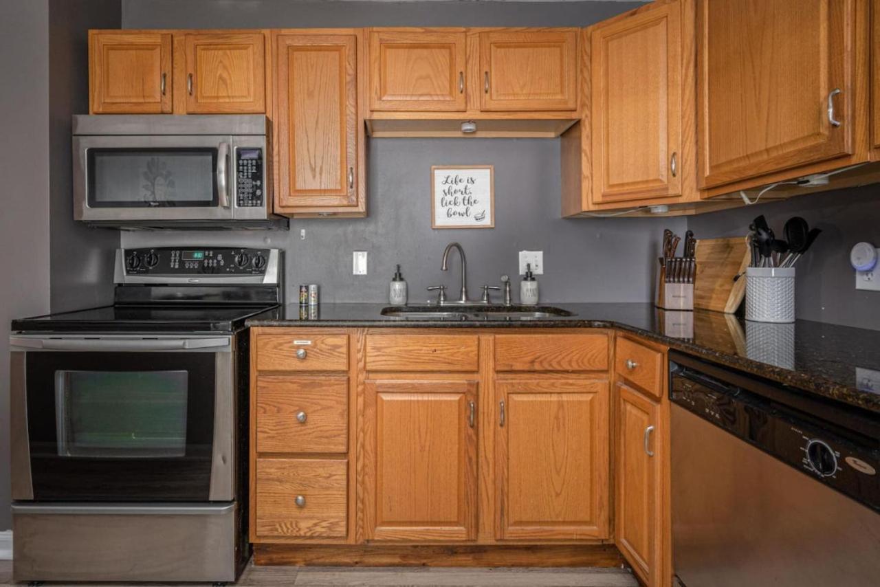Large 2 Story With Fenced Back Yard Holiday home *