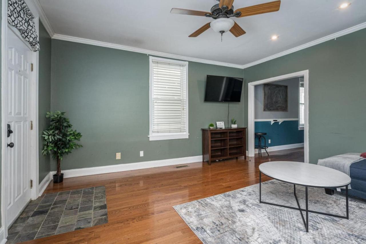 Large 2 Story With Fenced Back Yard Holiday home