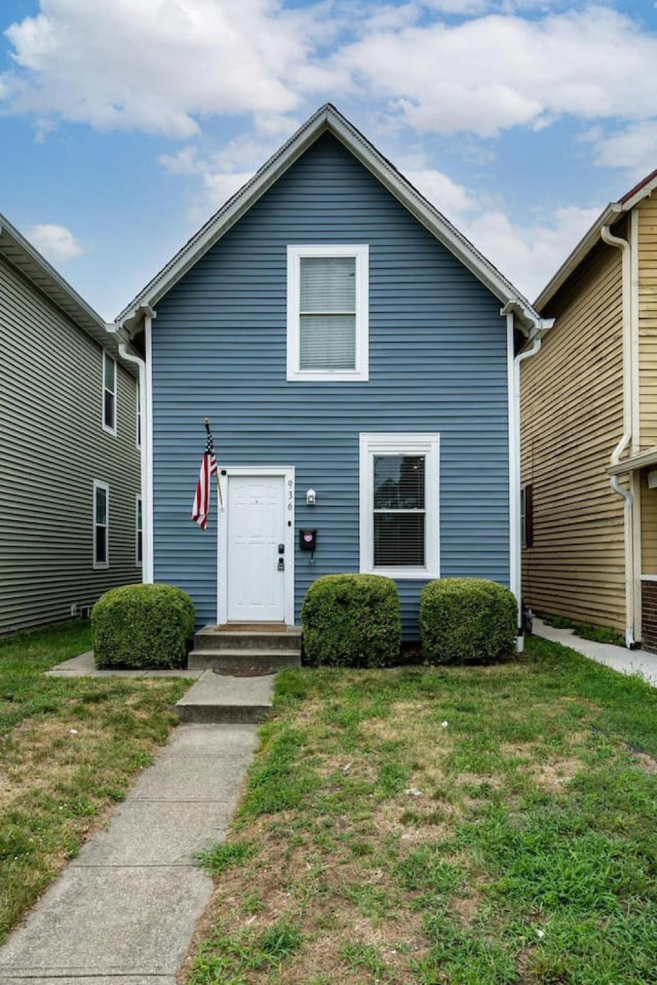 Large 2 Story With Fenced Back Yard *