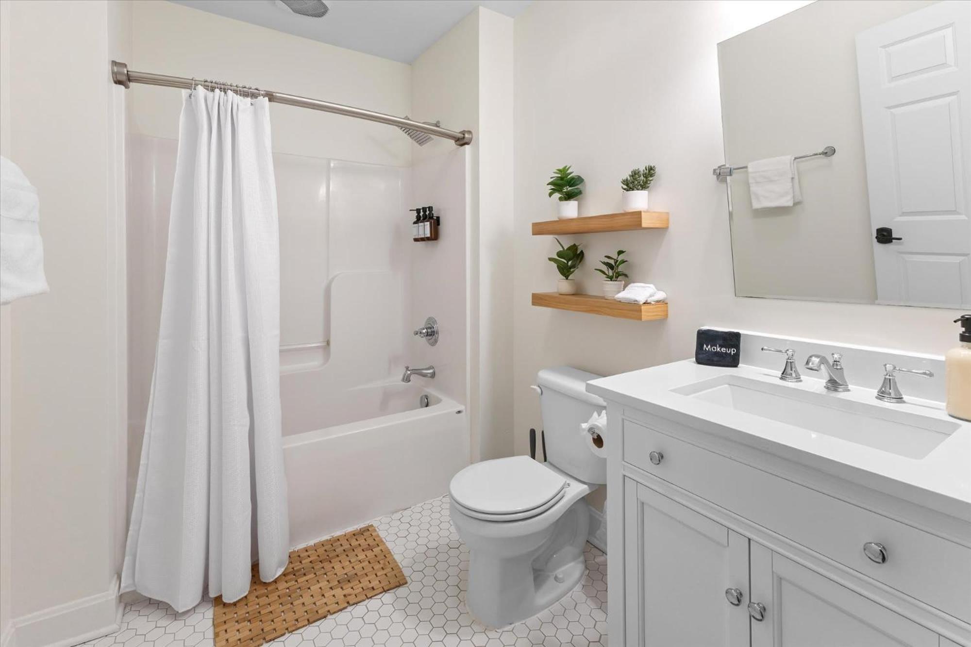Steps Away From Mass Ave In Heart Of Indy With Balcony * Indianapolis