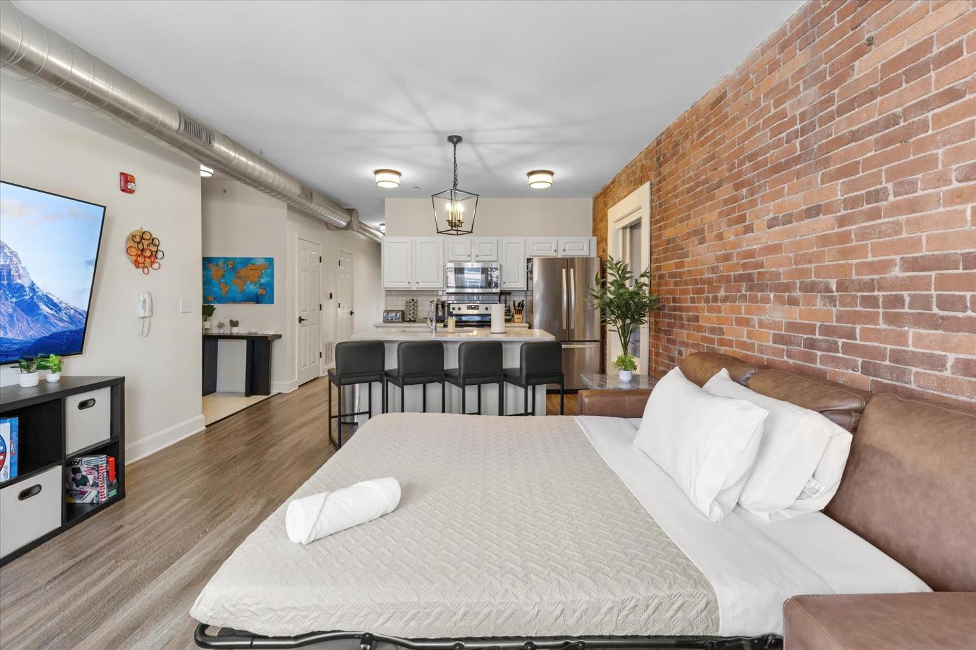 Steps Away From Mass Ave In Heart Of Indy With Balcony *
