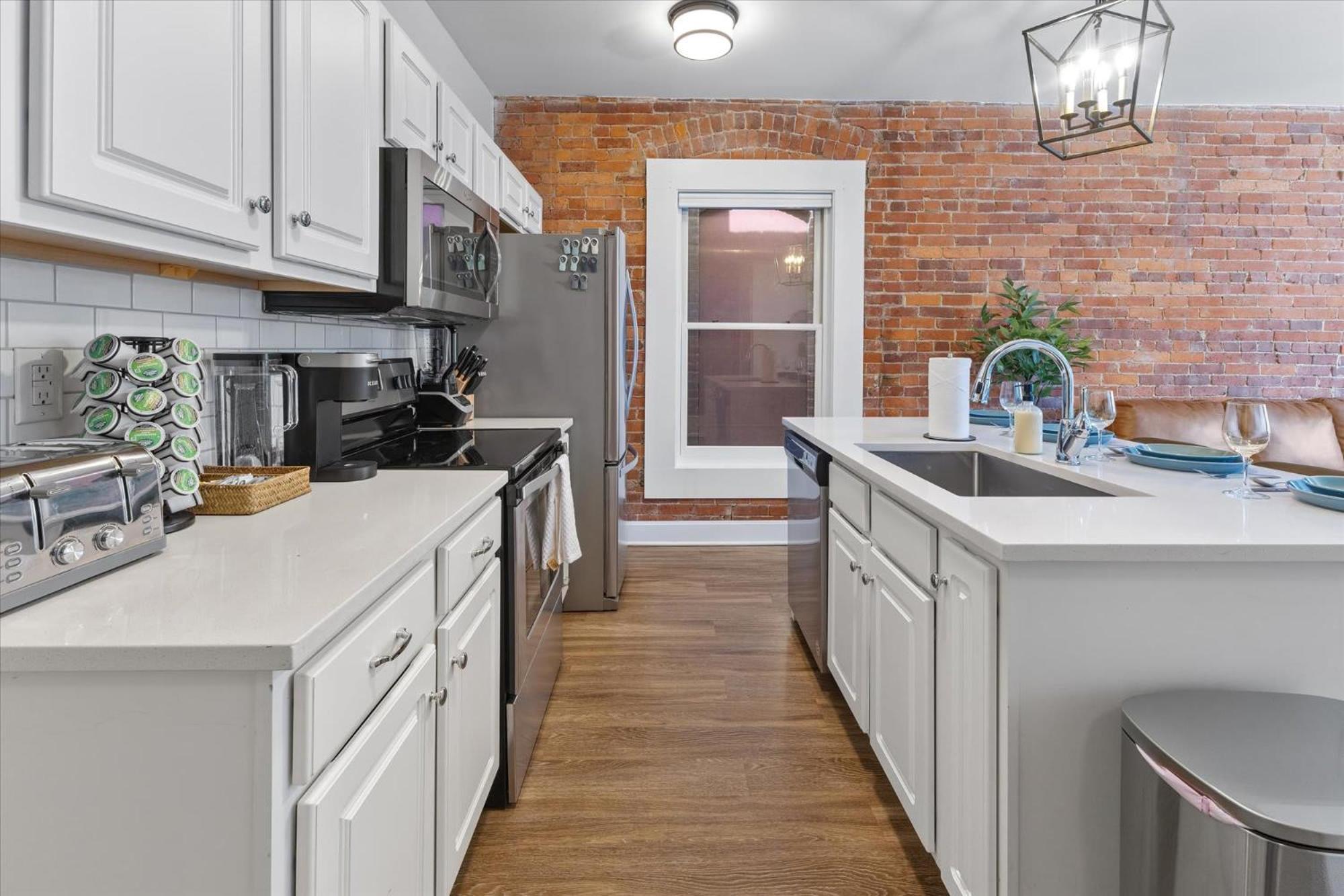 Apartment Steps Away From Mass Ave In Heart Of Indy With Balcony