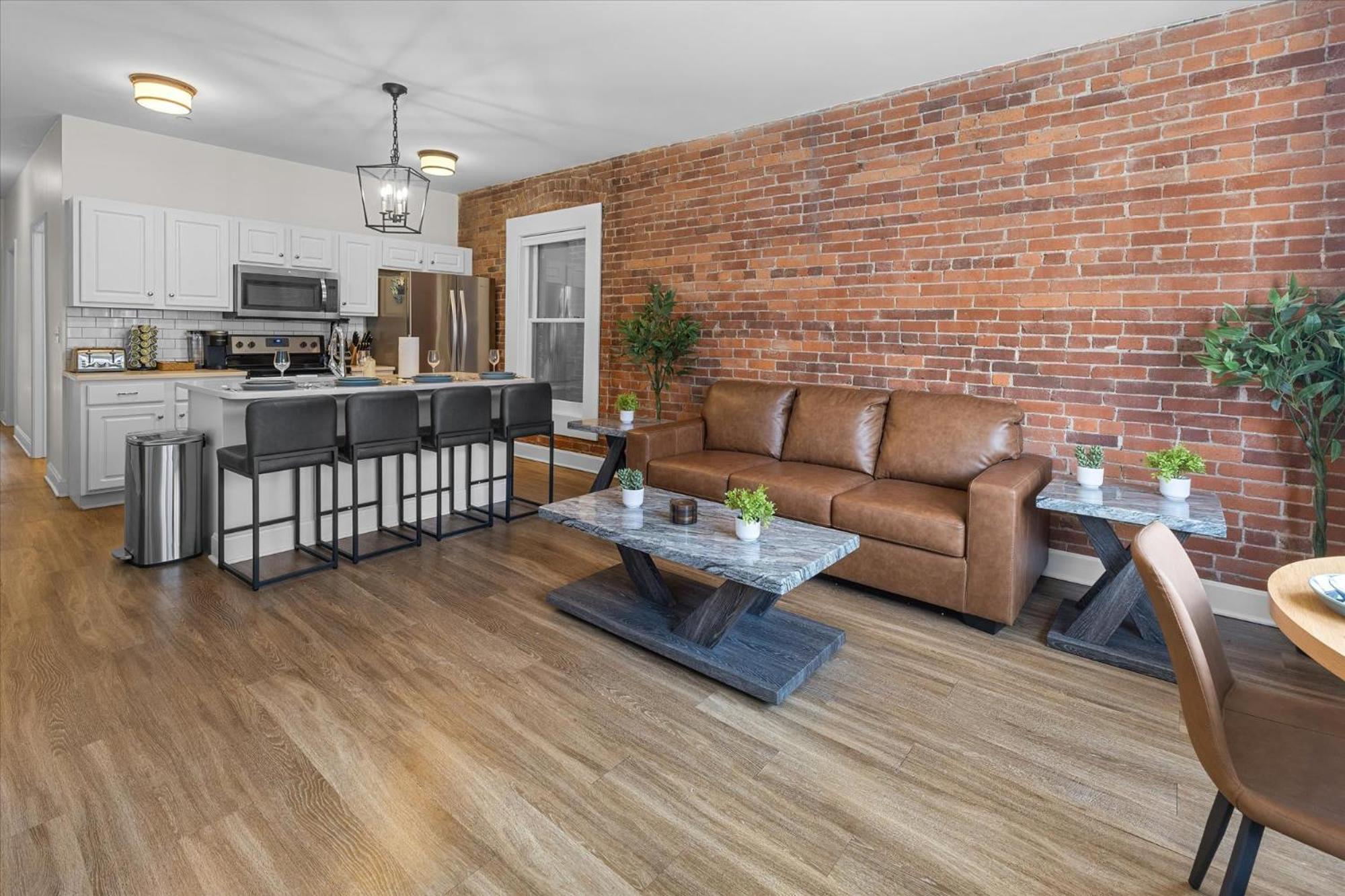 Steps Away From Mass Ave In Heart Of Indy With Balcony *