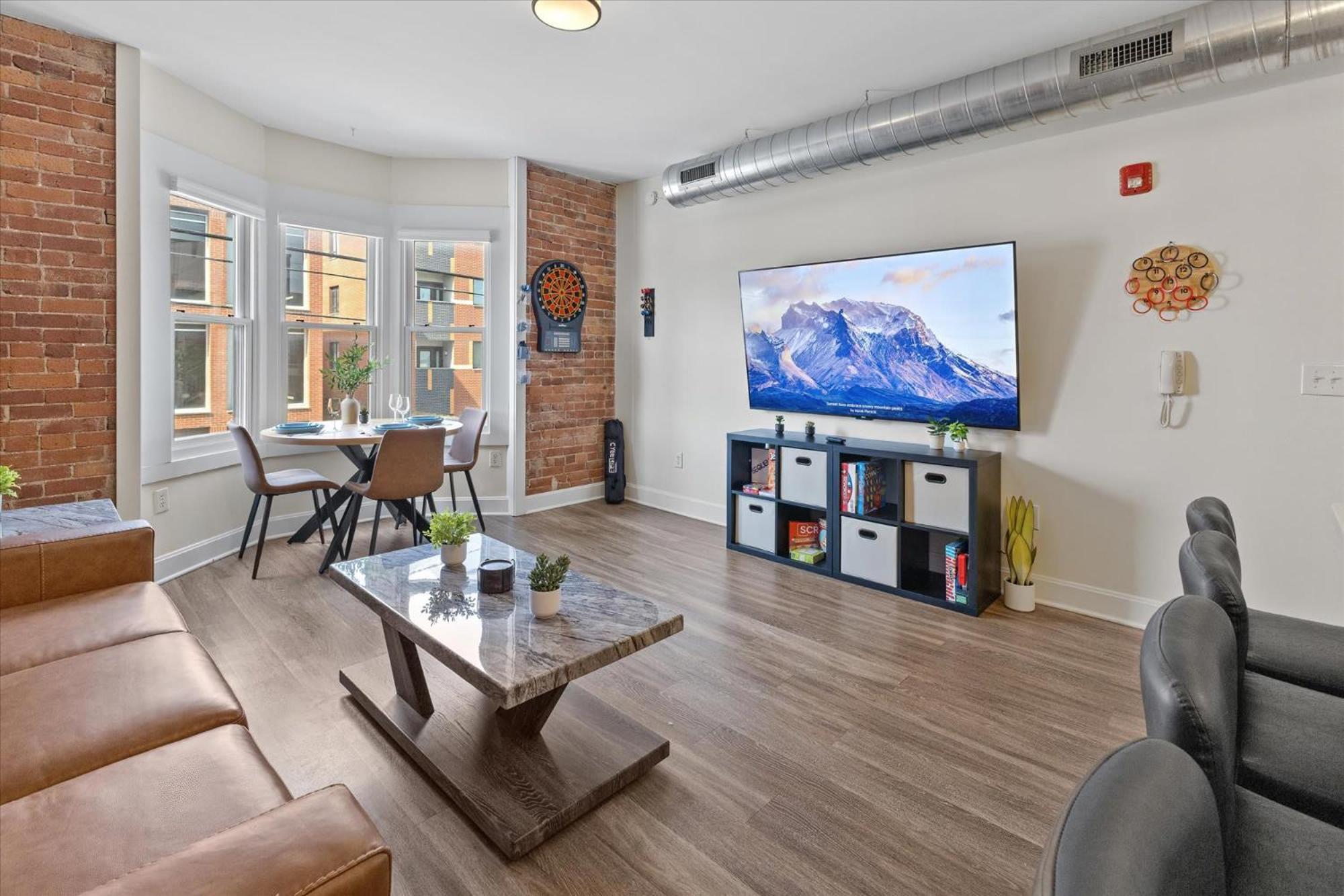 Steps Away From Mass Ave In Heart Of Indy With Balcony Apartment Indianapolis