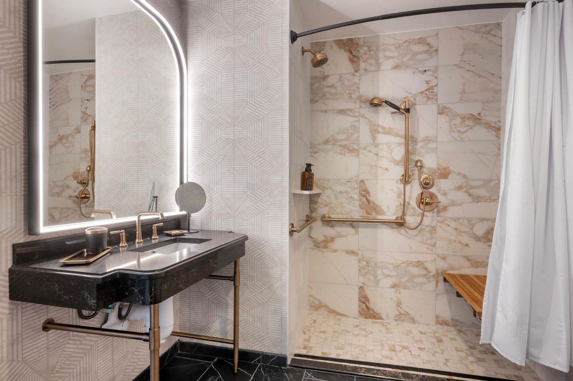 Omni Severin Hotel 4*