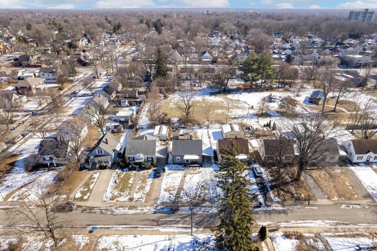 Near Butler! Games, Gym, Yard And Free Parking