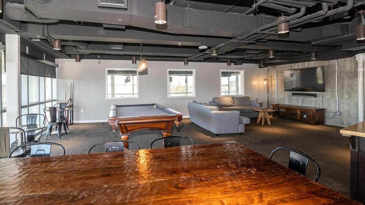 Landing Modern With Amazing Amenities Apartment