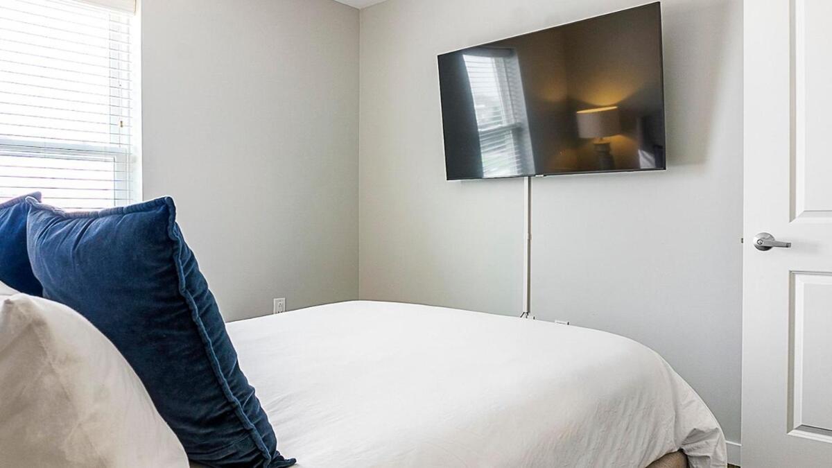 Apartment Landing Modern With Amazing Amenities
