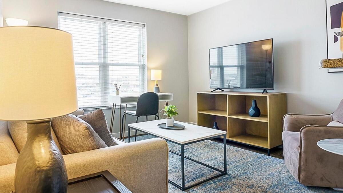 Apartment Landing Modern With Amazing Amenities