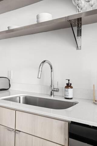 Cozysuites 2br Bottleworks #3