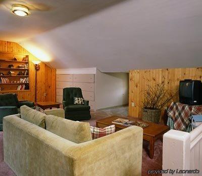 Looking Glass Inn 3*