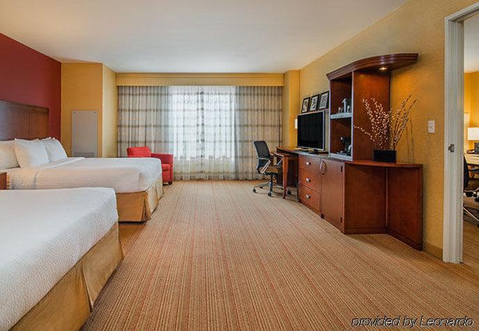 Courtyard Downtown 3*