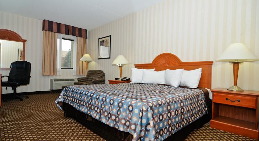 Hotel Country & By Radisson, East, In