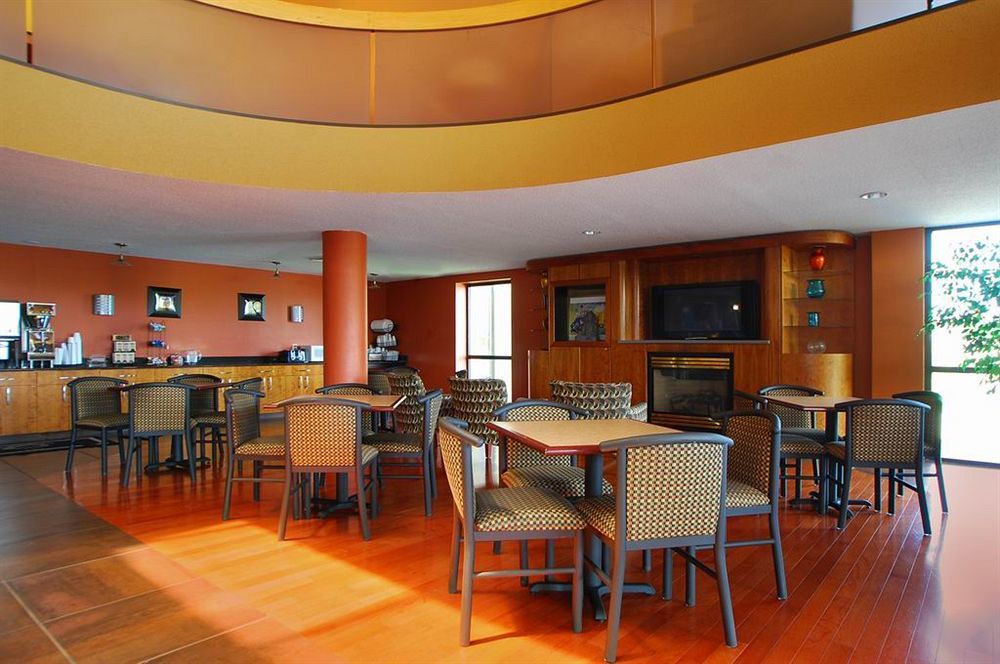 Hotel Country & By Radisson, East, In Indianapolis