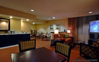 Hilton North Hotel 3*