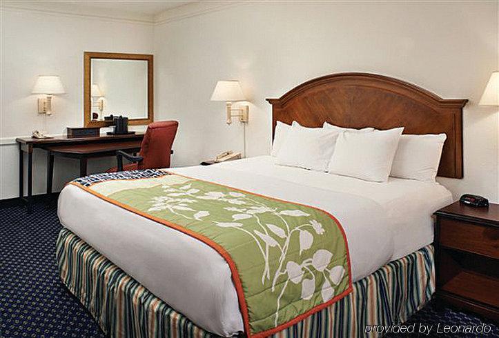 Delta By Marriott East Hotel 4*