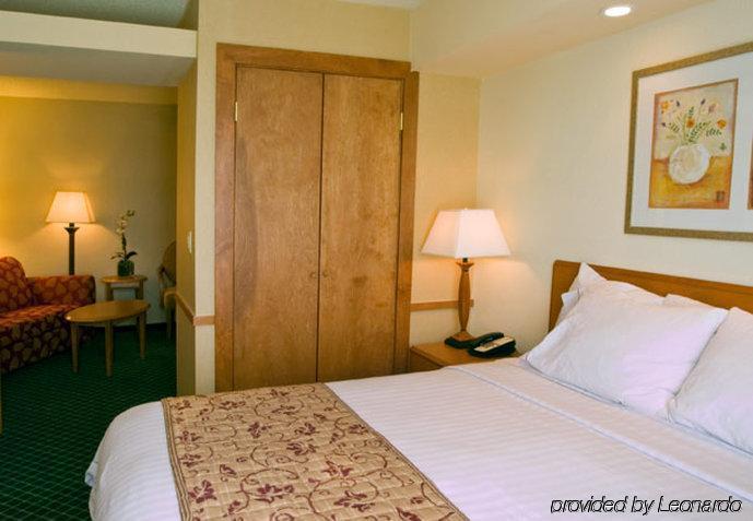 Fairfield & Airport Hotel 3*
