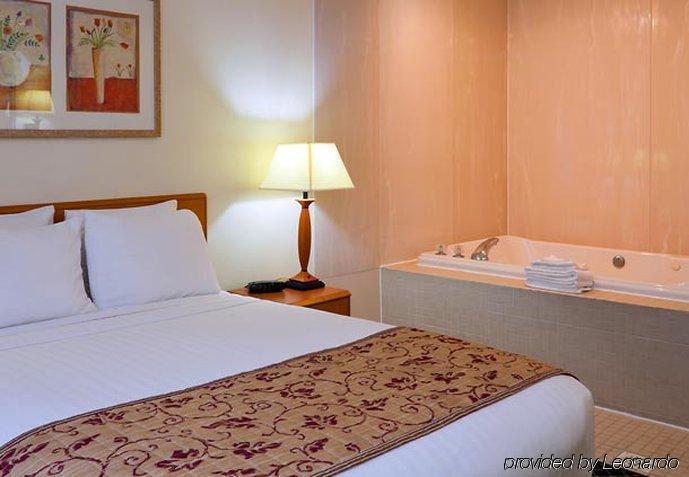 Fairfield & Airport 3*