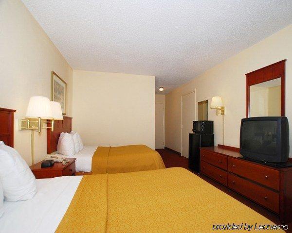 Baymont By Wyndham East Hotel 2*