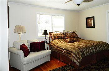 Bed & Breakfast Speedway Legacy