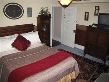 Bed & Breakfast Speedway Legacy