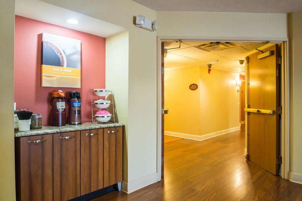 Hotel 6-indianapolis, In - Airport 2*