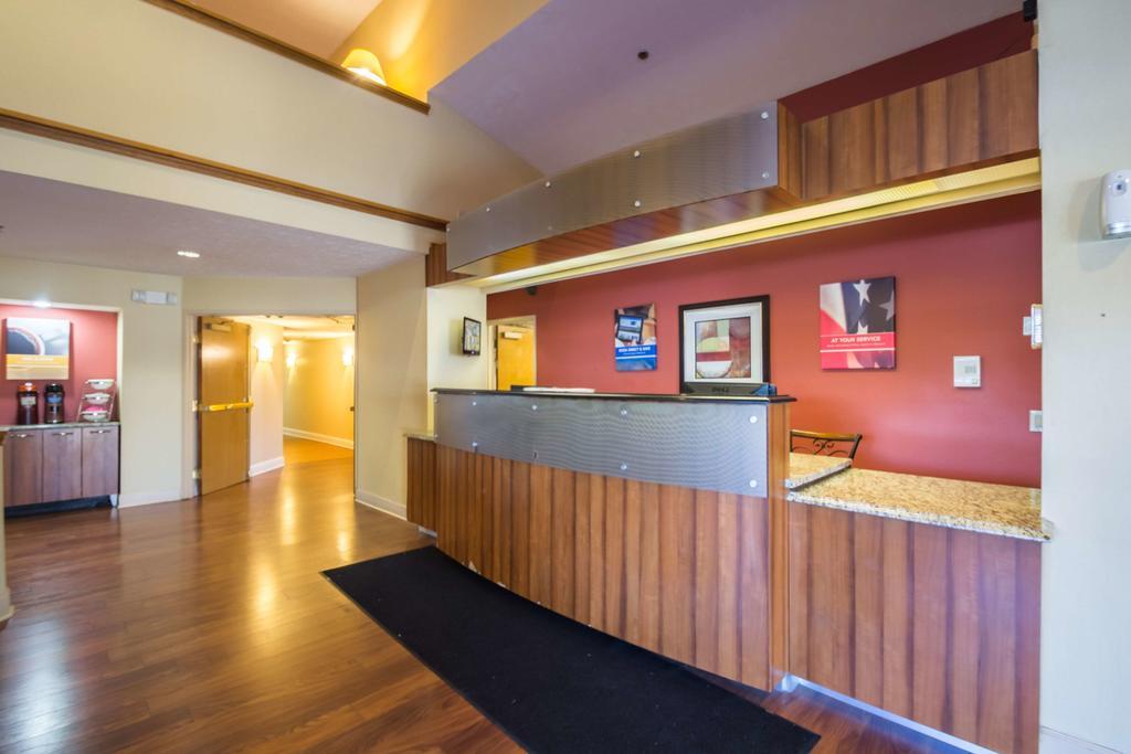 Hotel 6-indianapolis, In - Airport 2*